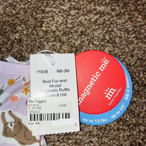 Girls Magnetic Me Best Fur End newborn gown and hat 0-3 months new with tags - Picture 4 of 4